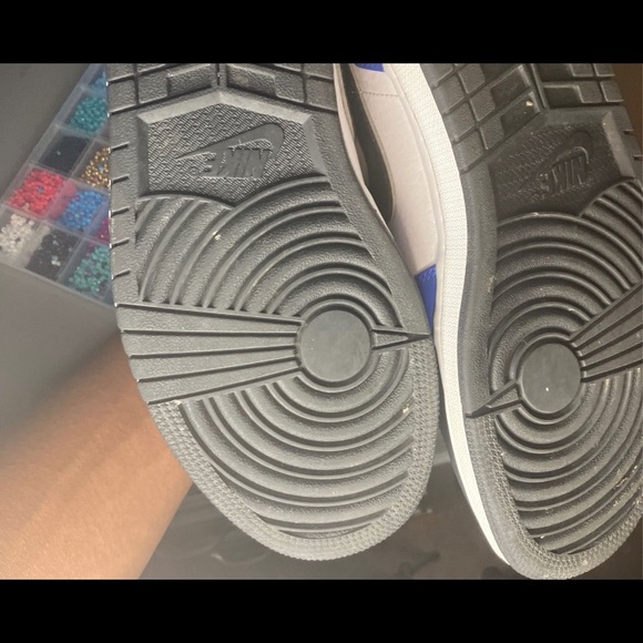 Jordan 1 mid red and blue; - Picture 1 of 3